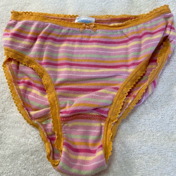 2 pair of Gymboree 2 piece pajamas size 4 & 5-6 - Picture 10 of 11